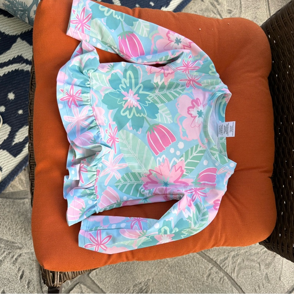Ruffle butts rashguard top size 18-24 months EUC - Picture 2 of 5